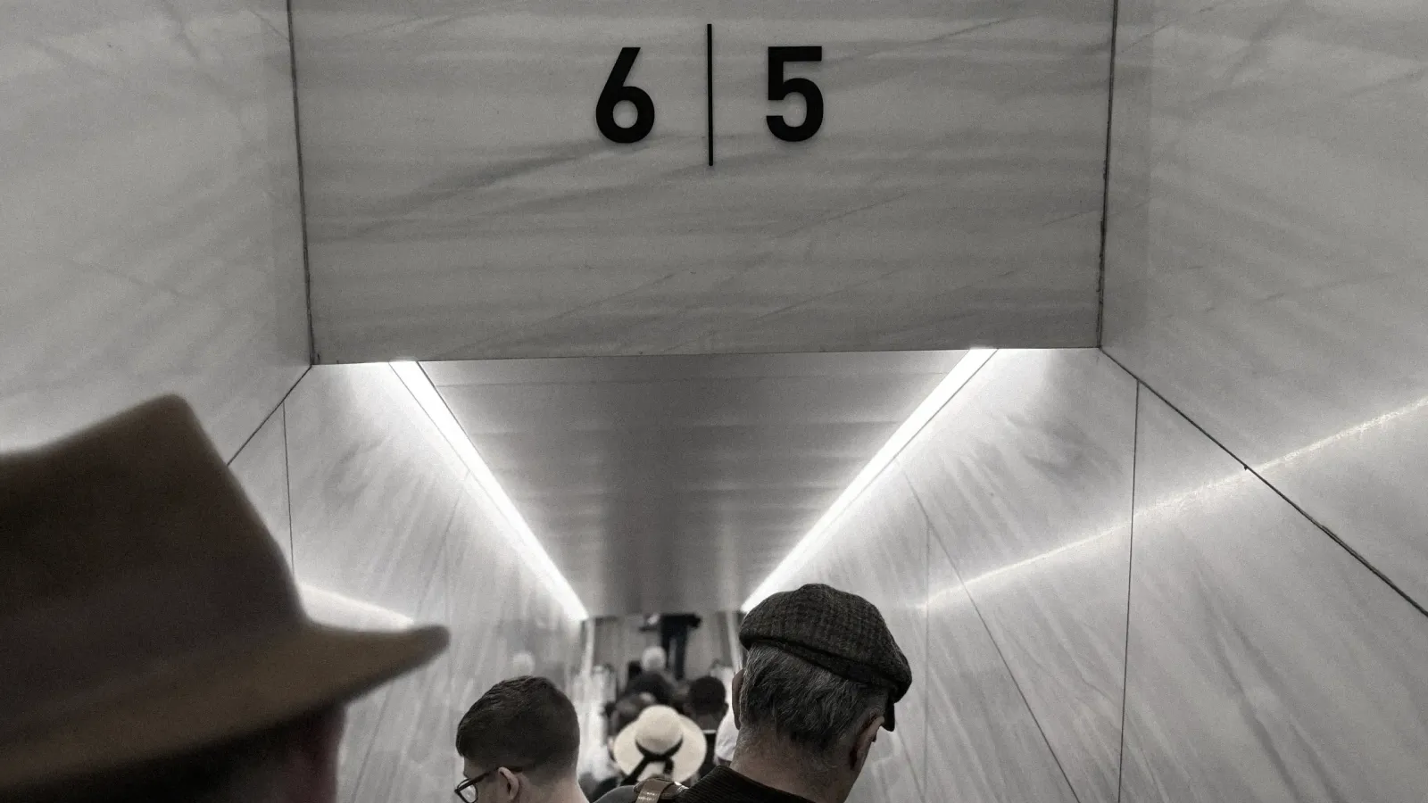 People communiting to train platform.